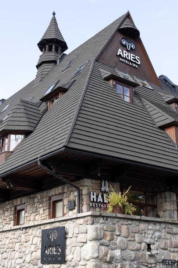 Aries Hotel & Spa Zakopane Exterior photo A house with a slate roof